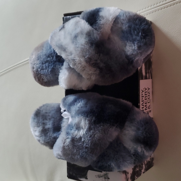 P2012   Jenni Women's Crisscross Faux Fur Slide Box Slipper Size Small 5-6 - Picture 7 of 11